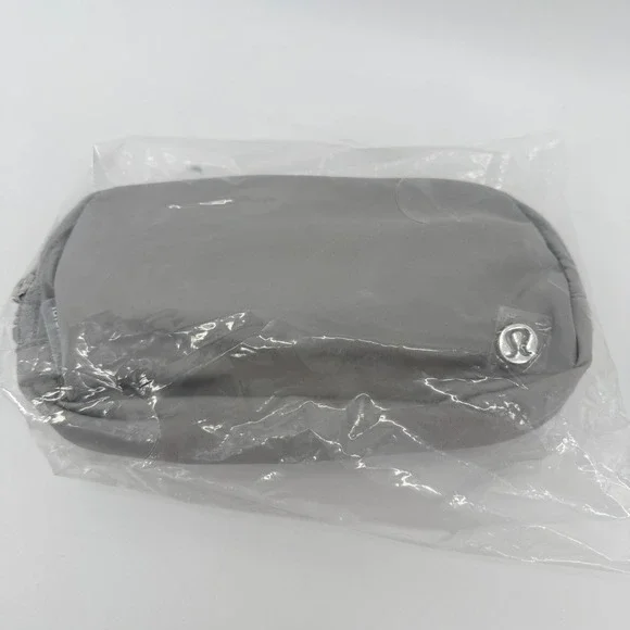 Lululemon Everywhere Belt Bag Nylon Grey Sage Fanny Pack Adjustable Strap NWT - Picture 3 of 12